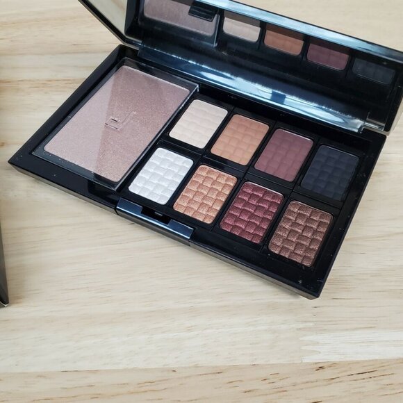 Doucce Freematic Eyeshadow Pro Palette, 18g Magnetic NIB - Picture 2 of 4